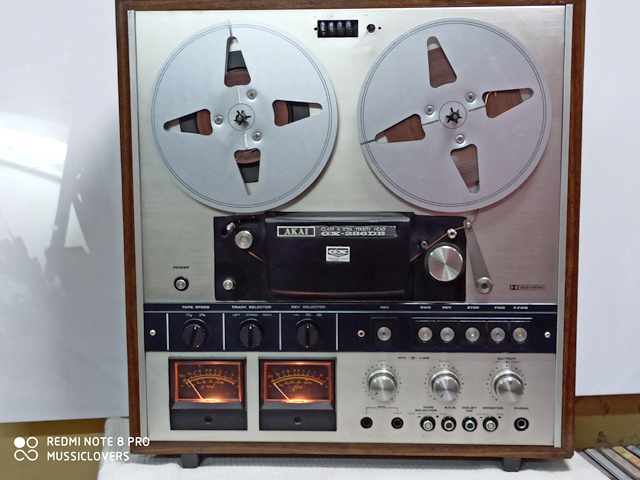 http://www.mussiclovers.com/wp-content/uploads/akai-gx-286db-classic-vintage-stereo-reel-recorder-mussiclovers/01.jpg