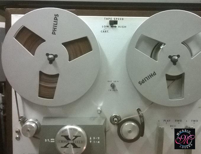 http://www.mussiclovers.com/wp-content/uploads/vintage-akai-x-1800sd-reel-to-reel-8-track-tape-recorder/01.jpg