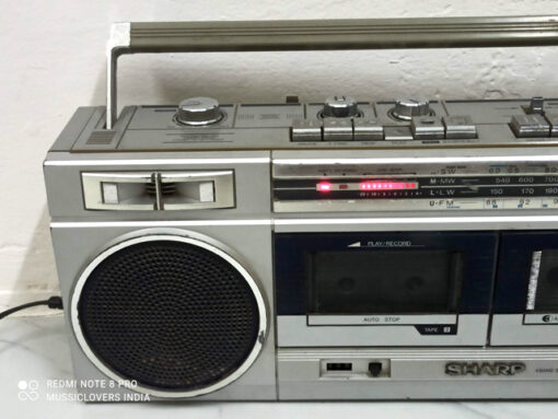 SHARP JAPAN GF-450  4 BAND VINTAGE RADIO AND CASSETTE RECORDER - Image 2