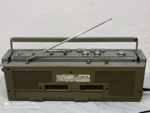 SHARP JAPAN GF-450  4 BAND VINTAGE RADIO AND CASSETTE RECORDER - Image 5
