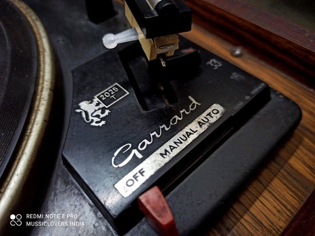 GARRARD 2025T 1970S CLASSIC VINTAGE 4 SPEED RECORD CHANGER SYSTEM - Image 2