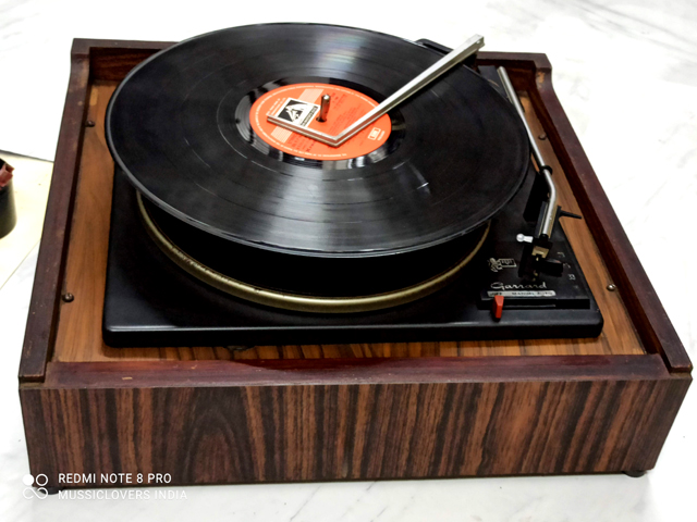 GARRARD 2025T 1970S CLASSIC VINTAGE 4 SPEED RECORD CHANGER SYSTEM