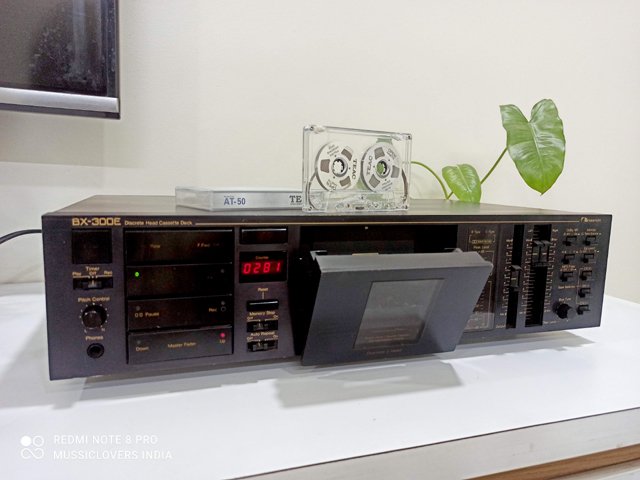 NAKAMICHI BX-300 3 HEAD, 3 MOTOR DIRECT DRIVE VINTAGE STEREO CASSETTE PLAYER