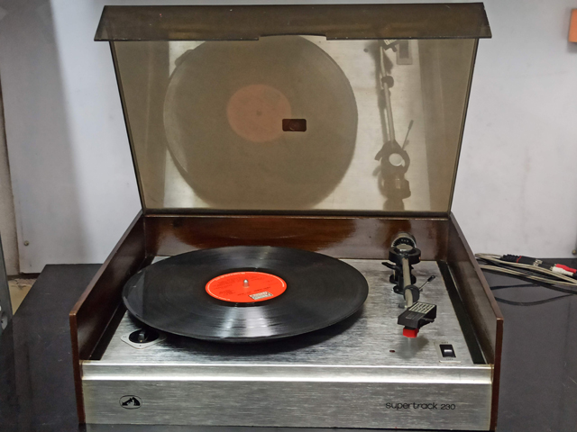 RARE HMV SPERTRACK 230 CLASSIC VINTAGE RECORD PLAYER SALE - Image 2