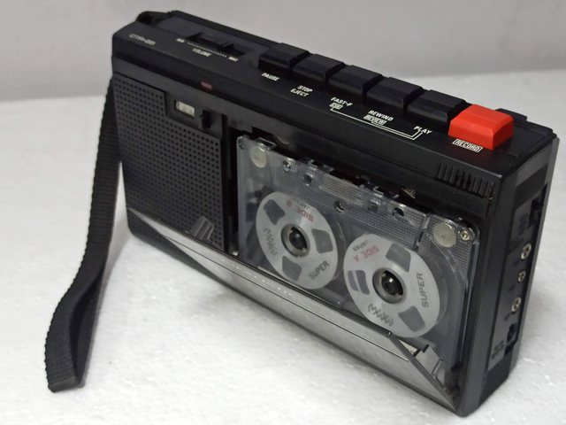 REALISTIC CTR-85 (USA) PORTABLE RARE VINTAGE CASSETTE RECORDER - Image 2